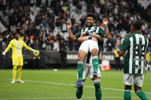 Corinthians é nulo no ataque, decepciona em Itaquera e perde para o Coritiba após 15 anos