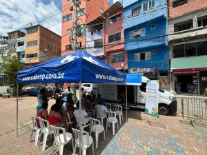 Sabesp atende população nas ruas de Itanhaém e Peruíbe