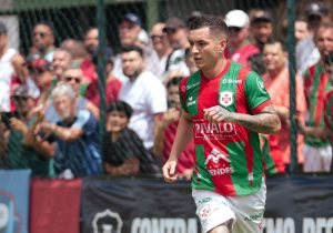 Lucas Xavier agradece recepção do elenco e valoriza estreia com vitória em na Briosa