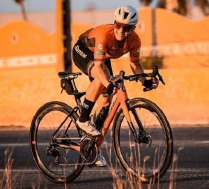 Ciclista da equipe Santos defende o Brasil no Pan na Colômbia