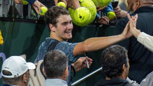 João Fonseca vence belga na estreia em Indian Wells e enfrenta russo em busca de revanche