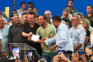Paulo Alexandre Barbosa e lideranças políticas da região assinam filiação ao PSD