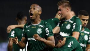 Palmeiras bate o Grêmio em noite artilheira de Marlon Freitas e mantém vantagem na liderança
