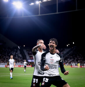 Corinthians faz jogo consistente e vence o Santa Fé na Libertadores