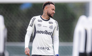 Com volta de Neymar, Santos e Galo duelam na Vila Belmiro