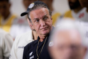 Cuca vê prejuízo na programação para Neymar após empate vergonhoso do Santos