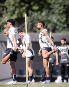 Santos treina pela manhã no CT Rei Pelé em preparação para enfrentar o Fluminense