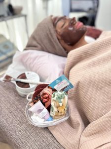 Conheça os sete benefícios do chocolate para a pele e o bem-estar