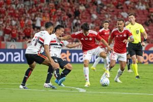 São Paulo empata com o Internacional e amplia jejum no Brasileirão