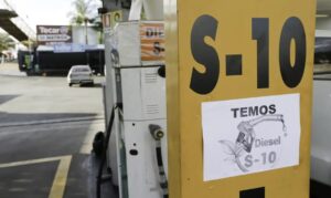 Governo anuncia pacote para conter alta do diesel