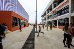 Estado paga R$ 23,4 milhões em bônus da educação para a Baixada