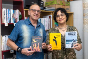 Editora Costelas Felinas une tradição e afeto na produção artesanal de livros