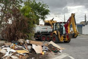 São Vicente recolhe 36 toneladas de lixo em um único bairro