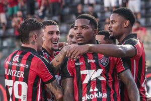 Vitória faz 2 a 0 no São Paulo e ganha fôlego no Brasileirão