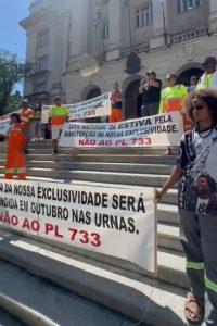 Em greve, estivadores levam reivindicações a autoridades