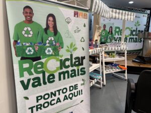 Cubatão transforma material reciclável em iPhone; entenda