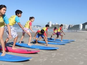 Surfe como ferramenta educacional ganha destaque no Dia Mundial da Educação