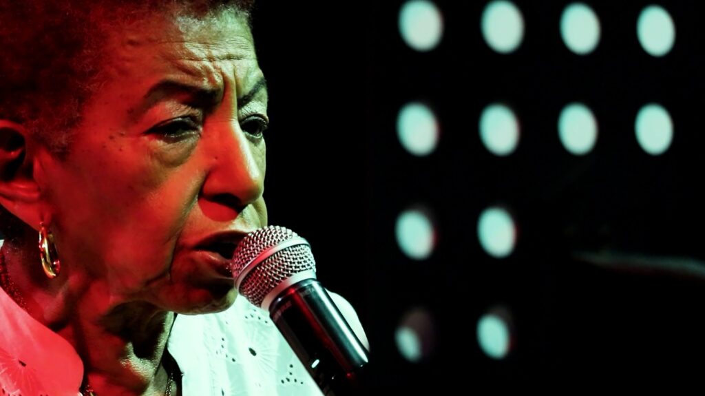 Documentário sobre Leci Brandão estreia em Santos com sessão gratuita e presença da artista