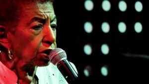 Documentário sobre Leci Brandão estreia em Santos com sessão gratuita e presença da artista