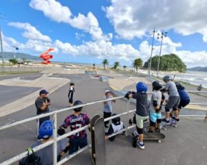 CBSk oferece aulas gratuitas de skate nas pistas de Santos
