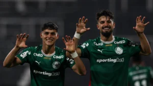 Palmeiras bate Sporting Cristal e assume ponta na Libertadores