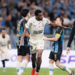 Corinthians domina o Grêmio com um a mais e vai para a pausa da Copa na parte de cima da tabela
