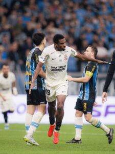 Corinthians domina o Grêmio com um a mais e vai para a pausa da Copa na parte de cima da tabela