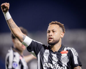 Neymar faz gol, mas vê Santos só empatar na Sul-Americana