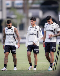 Santos enfrenta o Coritiba pela Copa do Brasil