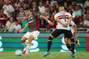 São Paulo perde para o Fluminense e vê rival se afastar na tabela do Brasileirão