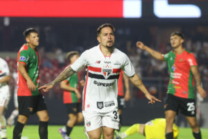 São Paulo melhora definição, bate o Boston River e celebra 1ª vitória com Dorival Júnior