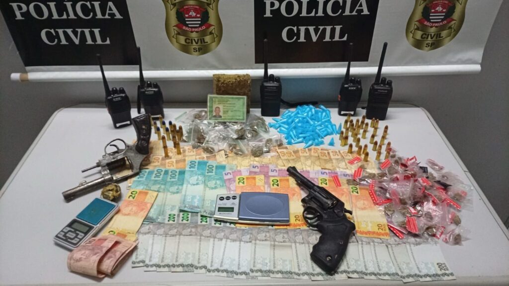 Homem é preso com armas, drogas e munições em Cubatão
