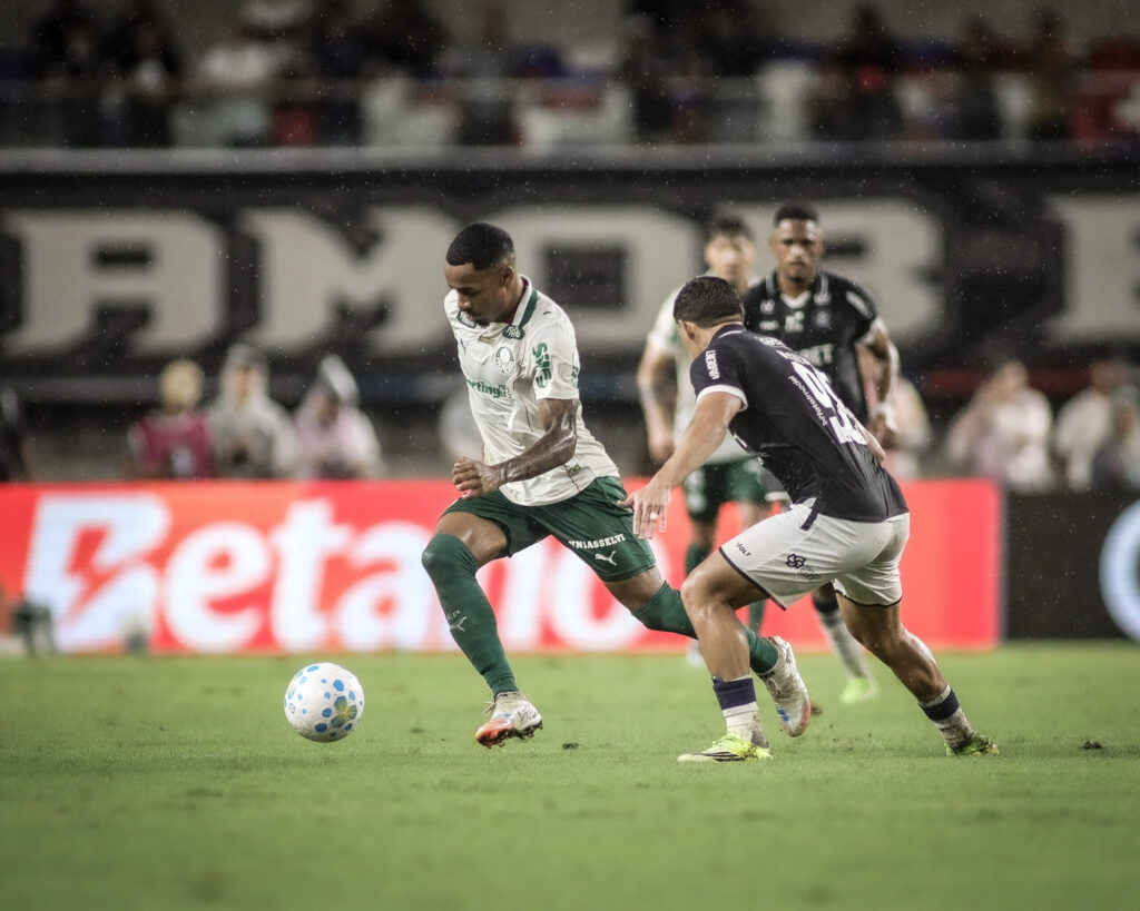 Palmeiras não aproveita expulsão do Remo e empata em jogo atrasado pela chuva
