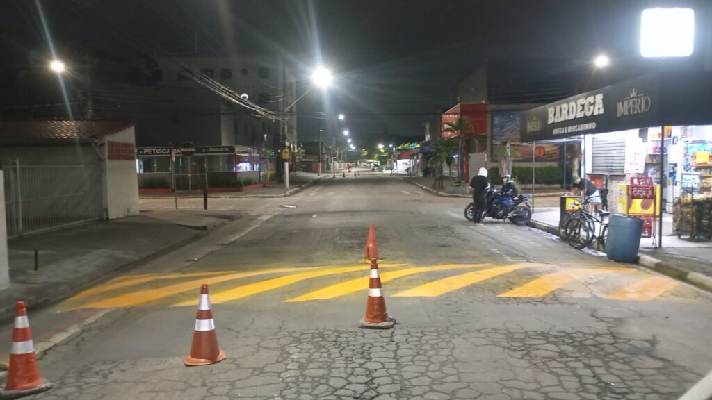 Via importante de Guarujá ganha mais uma lombada