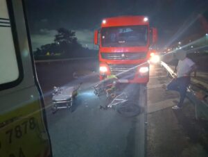 Ciclista fica ferido após choque com caminhão na Anchieta