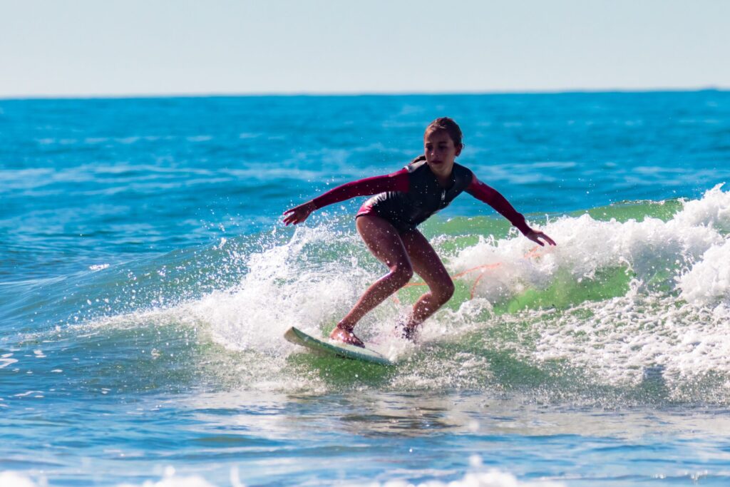 Promessa do surfe representa Mongaguá em competição nacional no Espírito Santo