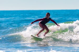 Promessa do surfe representa Mongaguá em competição nacional no Espírito Santo