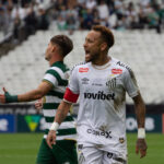 Neymar tem ‘dia de cão’ em Itaquera, mas ainda sonha com a Copa do Mundo