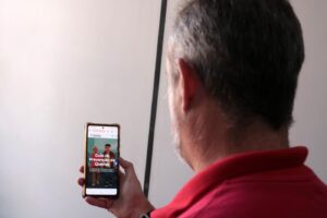 Guia orienta sobre prevenção a quedas de idosos em Santos