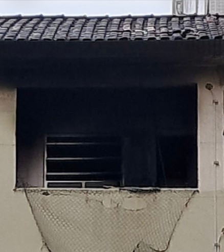 Apartamento pega fogo e provoca susto em Santos