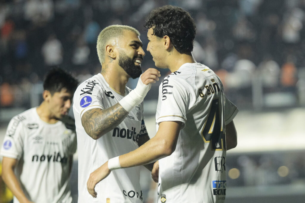 Santos vence Cuenca e vai aos playoffs da Sul-Americana
