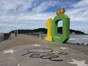 Píer do Pelé, em São Vicente, entra no clima da Copa