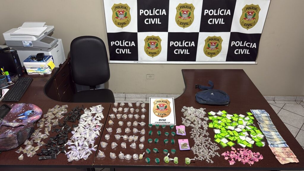 Polícia desarticula ponto de tráfico e prende quatro em Itanhaém