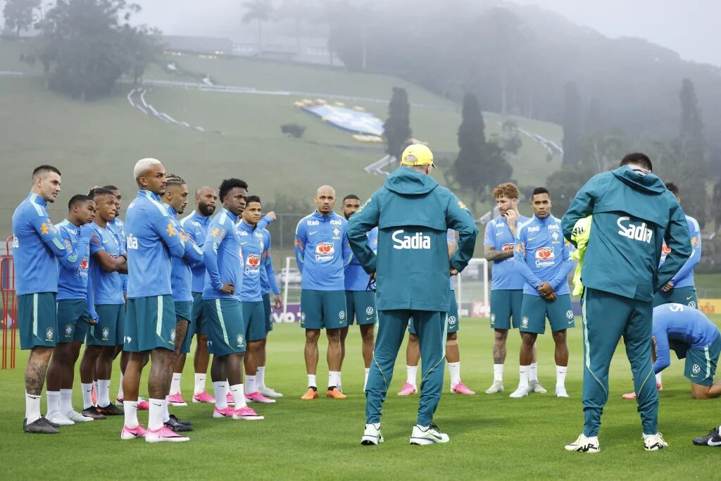 Ancelotti monta titulares da seleção brasileira com novidades na defesa e quatro atacantes