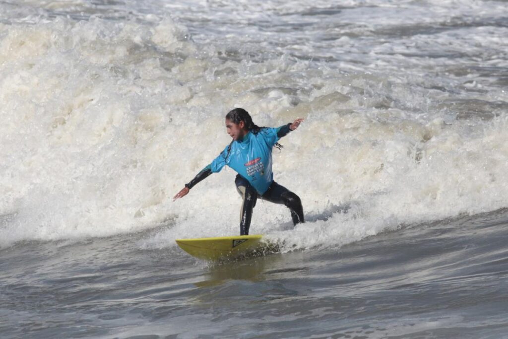 Circuito Santos de Surf abre temporada com 90 atletas no Quebra-Mar