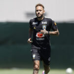 Neymar segue em recuperação, trabalha no gramado e retorno à Seleção permanece indefinido