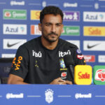 Sinceridade e pé no chão marcam coletiva de Danilo nos Estados Unidos