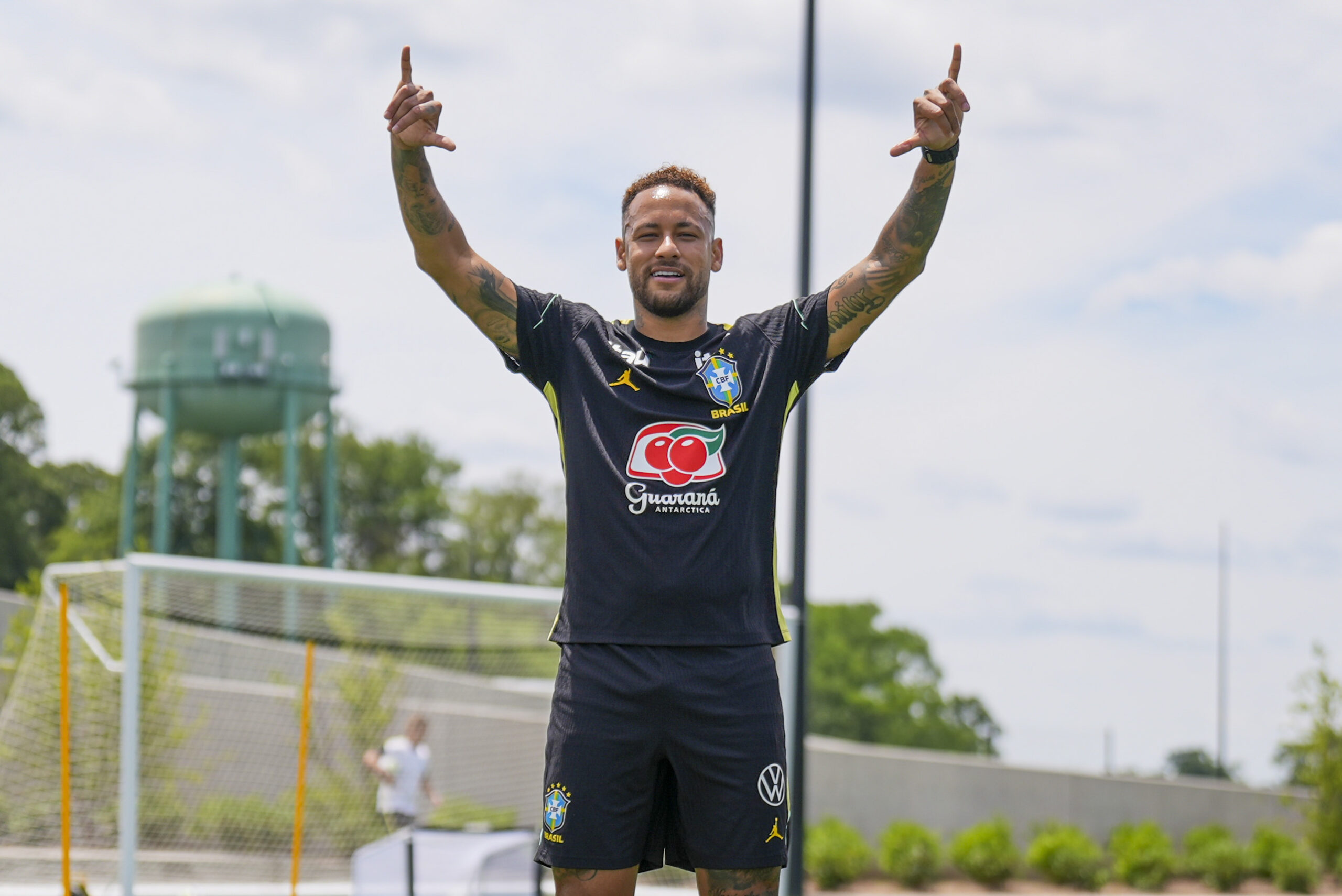 Ancelotti confirma retorno de Neymar para duelo com a Escócia