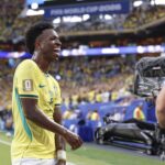 Bailando, Vini Jr. soma gols, passes decisivos e alta participação ofensiva na seleção