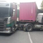 Carretas colidem e bloqueiam a Anchieta